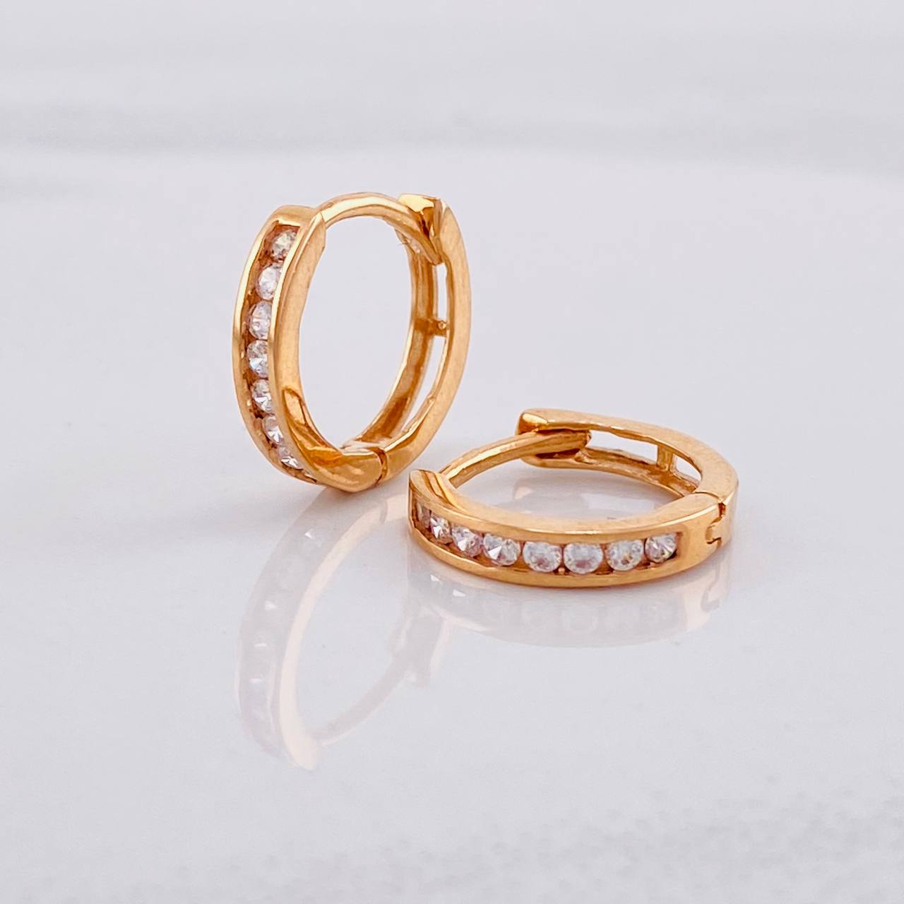 Hoop Earrings Half Channel 1.95g / 1/2 in 18K Rose Gold