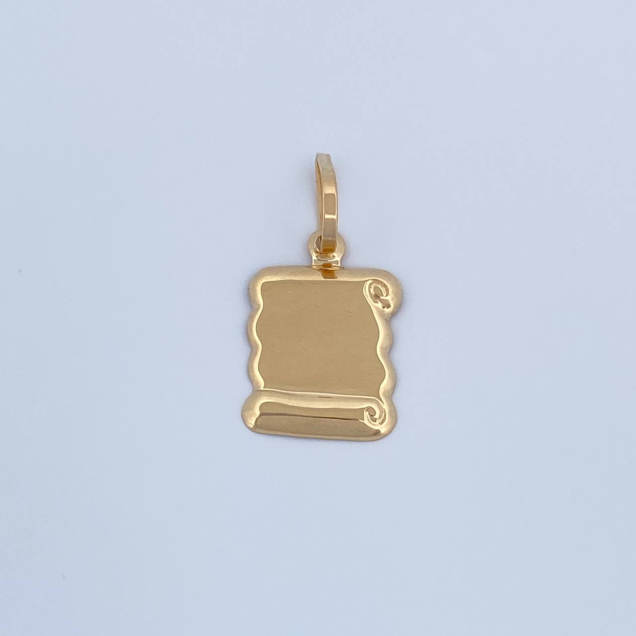 Pendant Parchment Plate 0.85gr / 2.3*1.1cm / Smooth 18K Yellow Gold &