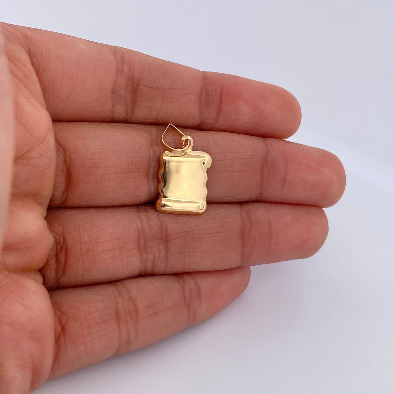 Dije Placa Pergamino 0.8gr / 2.3*1.1cm / Liso Oro Amarillo 18K &