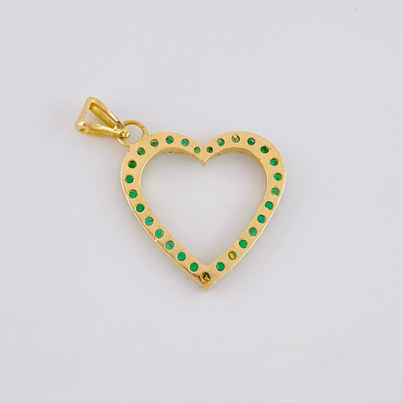 Pendant Heart Silhouette Emeralds 56 pts 1.7gr / 1 in / 18K Yellow Gold ©