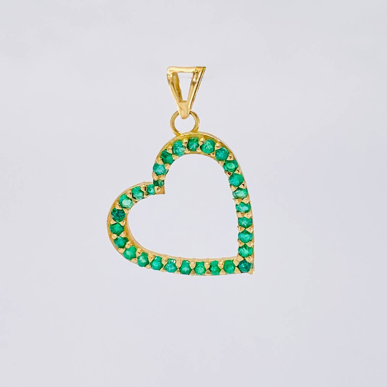 Pendant Heart Silhouette Emeralds 56 pts 1.7gr / 1 in / 18K Yellow Gold ©