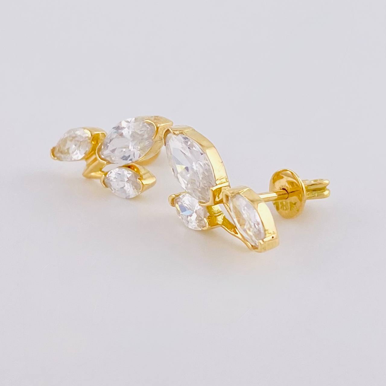 Topos Trio de Petalos 2.5g / in / 14.85mm Oro Amarillo 18K
