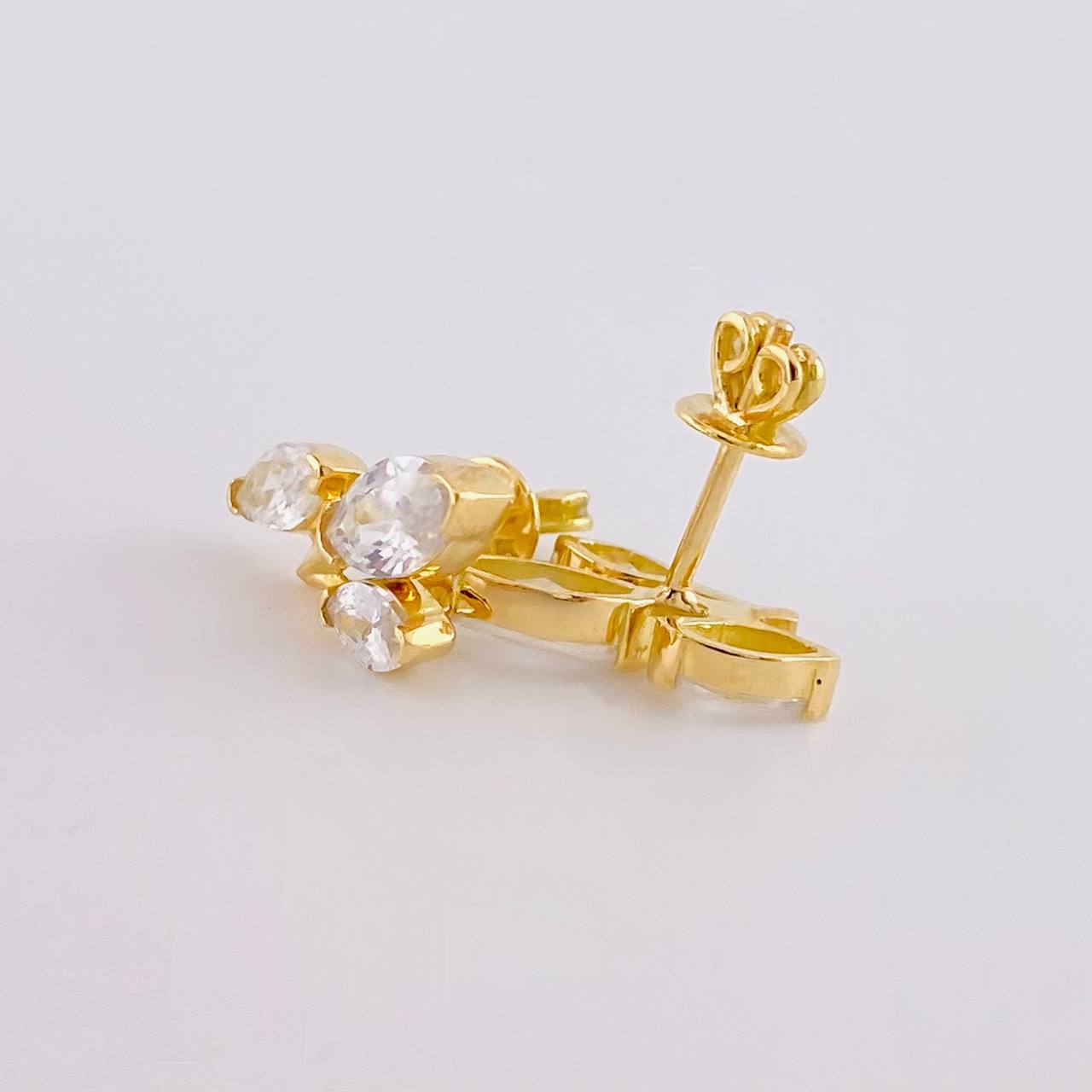 Topos Trio de Petalos 2.5g / in / 14.85mm Oro Amarillo 18K