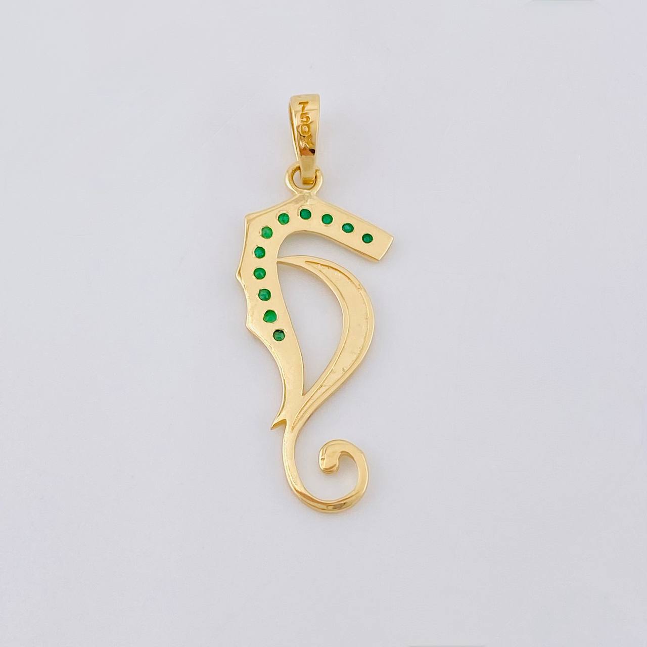 Dije Caballo Abstracto de Mar Esmeraldas 17pts 1.55g / 1 1/4 in Oro Amarillo 18K