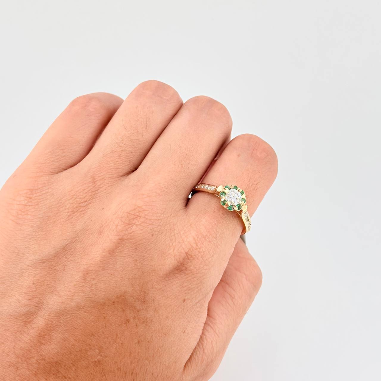 Ring Flower Hearts Emeralds 16pts Diamonds 77pts 4.4gr / T7 3/4 / 18K Yellow Gold ©