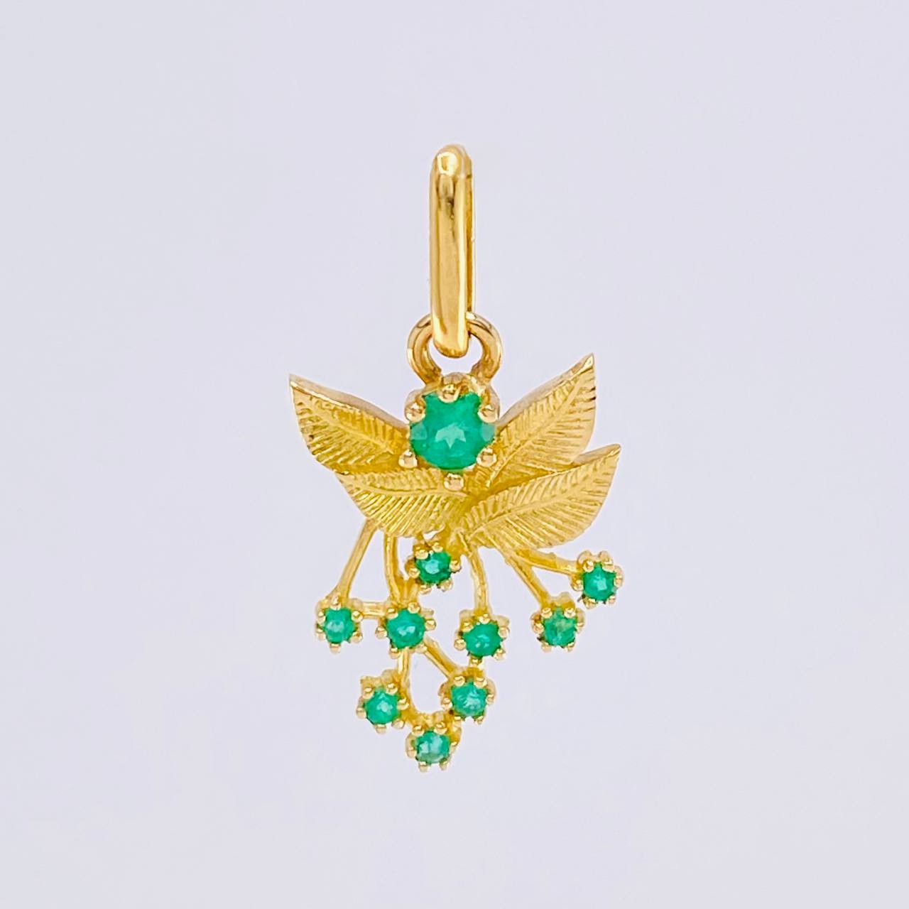 Dije Hojas Ramillete 2.25gr / 2.5cm / Esmeraldas 32pts Oro Amarillo 18K (Joya) ©