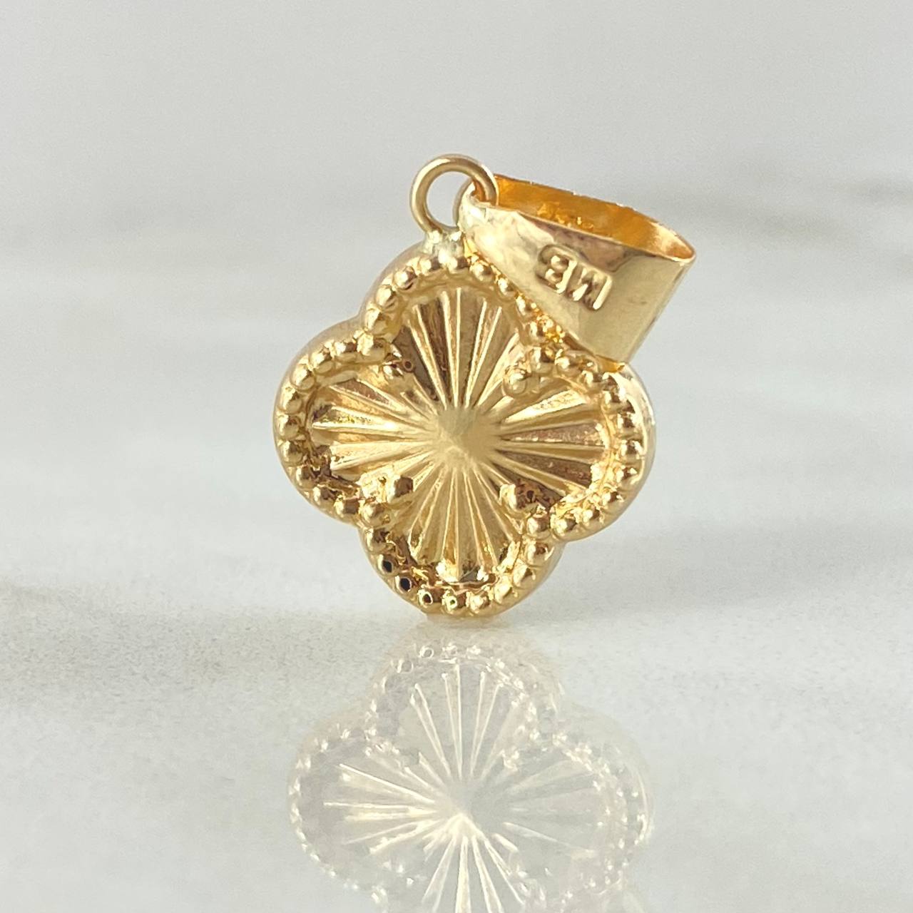 Dije Trebol 0.95gr / 2.4cm / Oro 18K