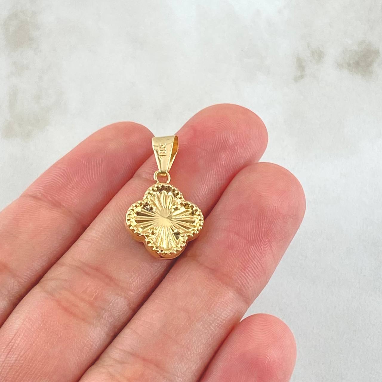 Pendant Clover 1gr / 2.3cm / 18K Gold ©