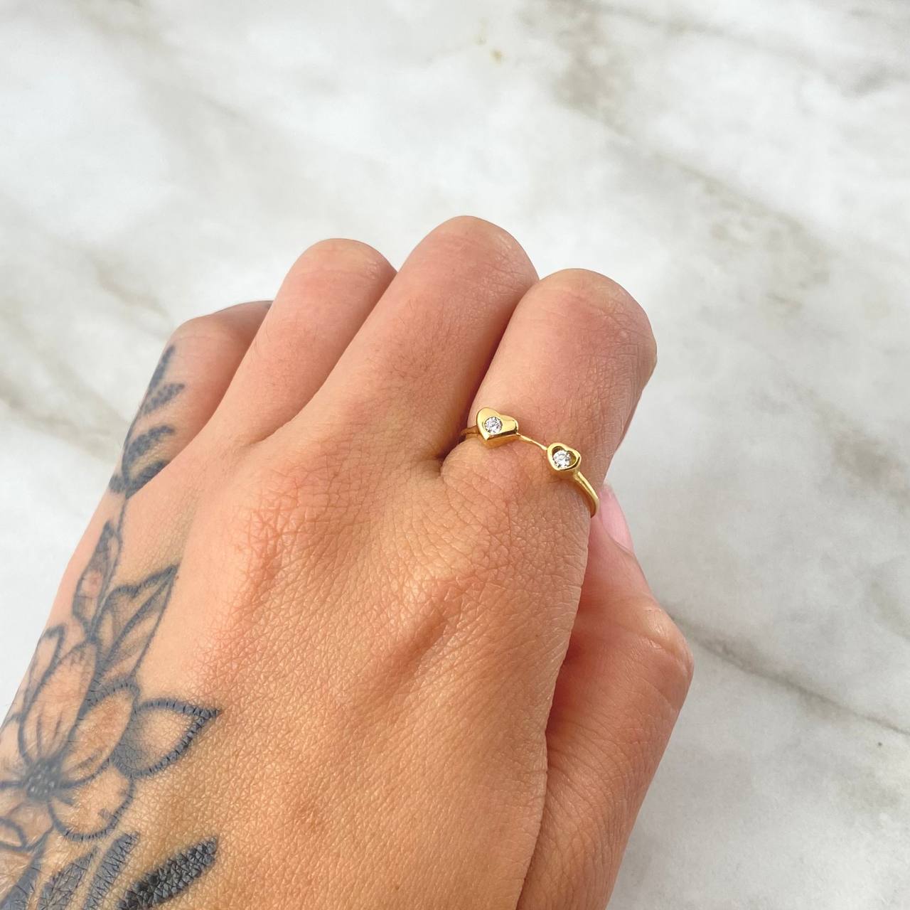 Hearts Ring 1.35gr / Size 6 1/4 White Zircons Yellow Gold