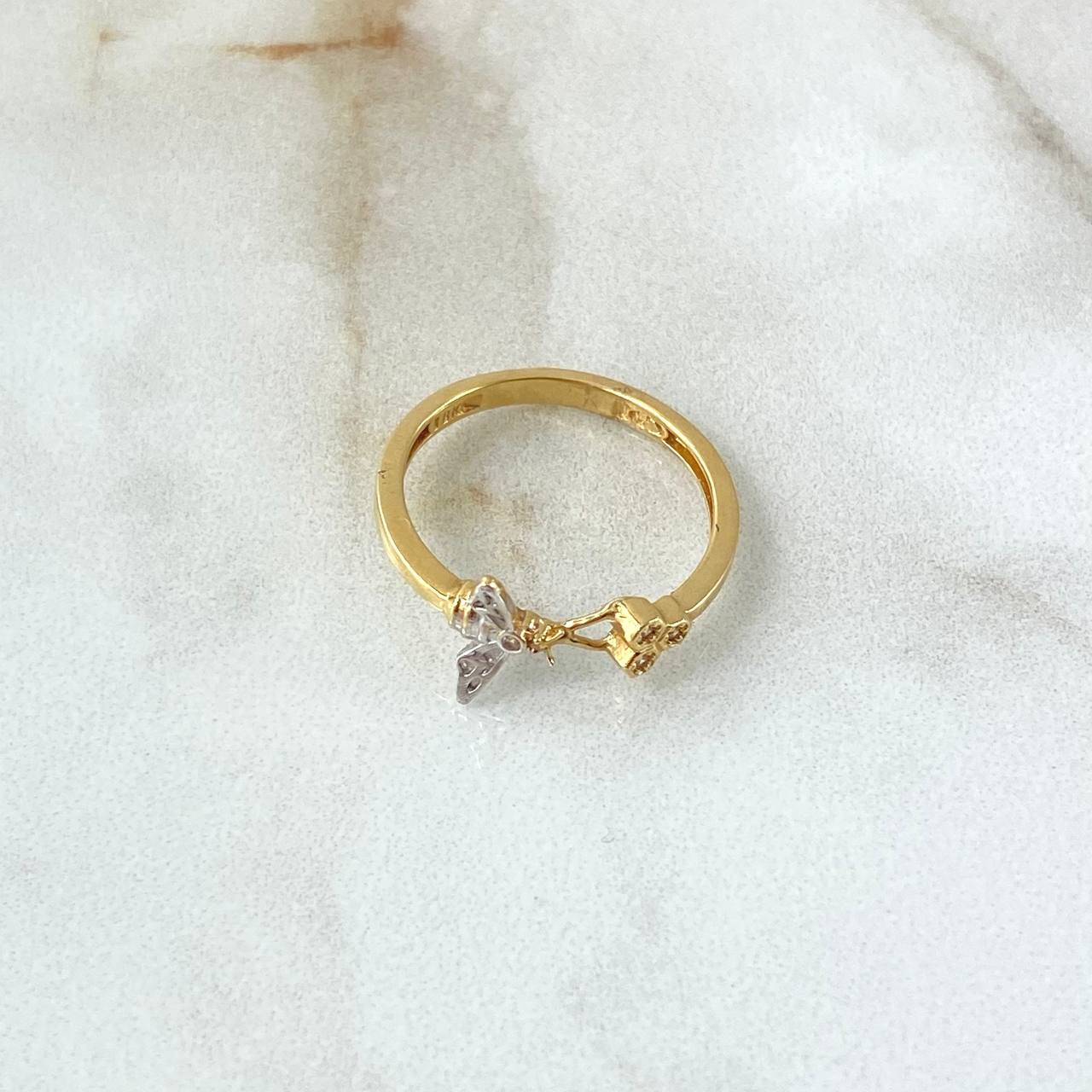 Bee Ring 1.85gr / T5 1/2 / White Zircons Two-tone Yellow and White Gold