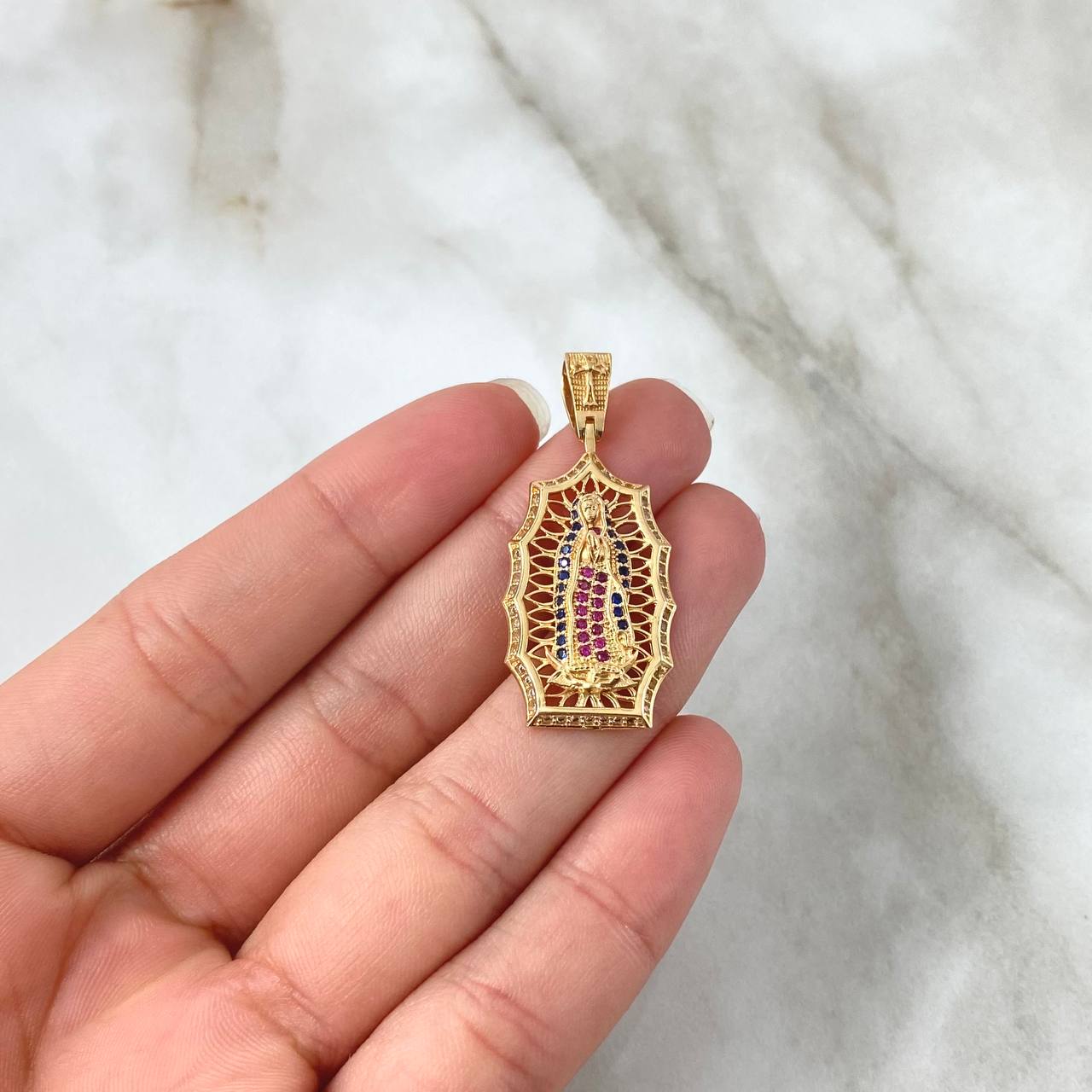 Pendant Virgin Guadalupe Filigree 4.7gr / 3.7cm / White, Royal Blue, Fuchsia Zircons 18K Yellow Gold