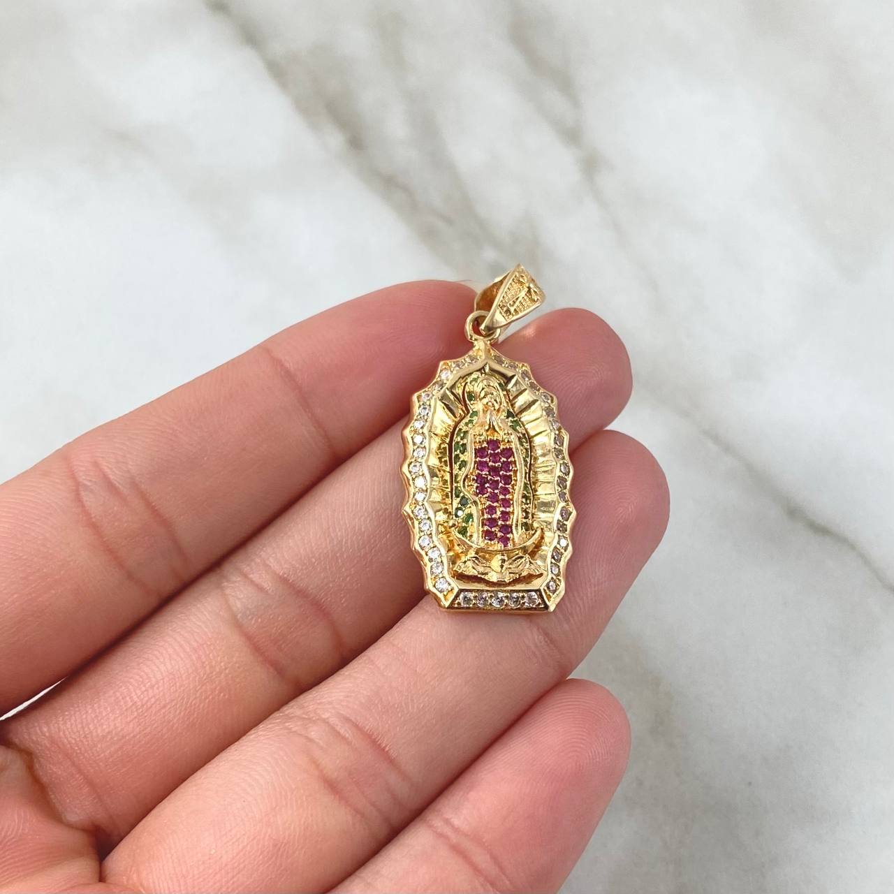 Dije Virgen Guadalupe 5.5gr / 3.6cm / Silueta Circones Blancos Verdes Fucsia Oro Amarillo 18K