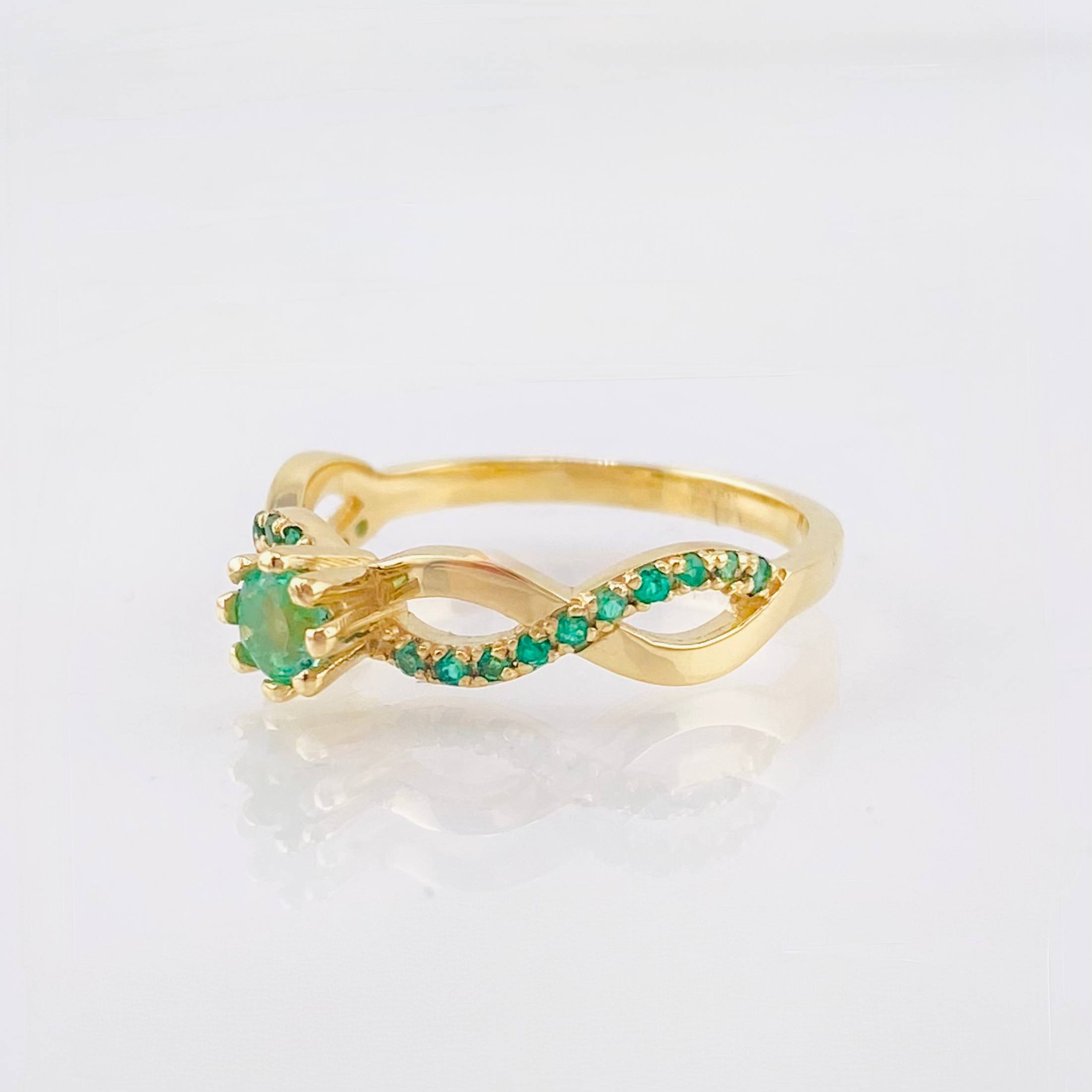 Anillo Solitario Infinito Imperial Esmeraldas 5pts 2.95gr / T7 1/4 / Oro Amarillo 18K *