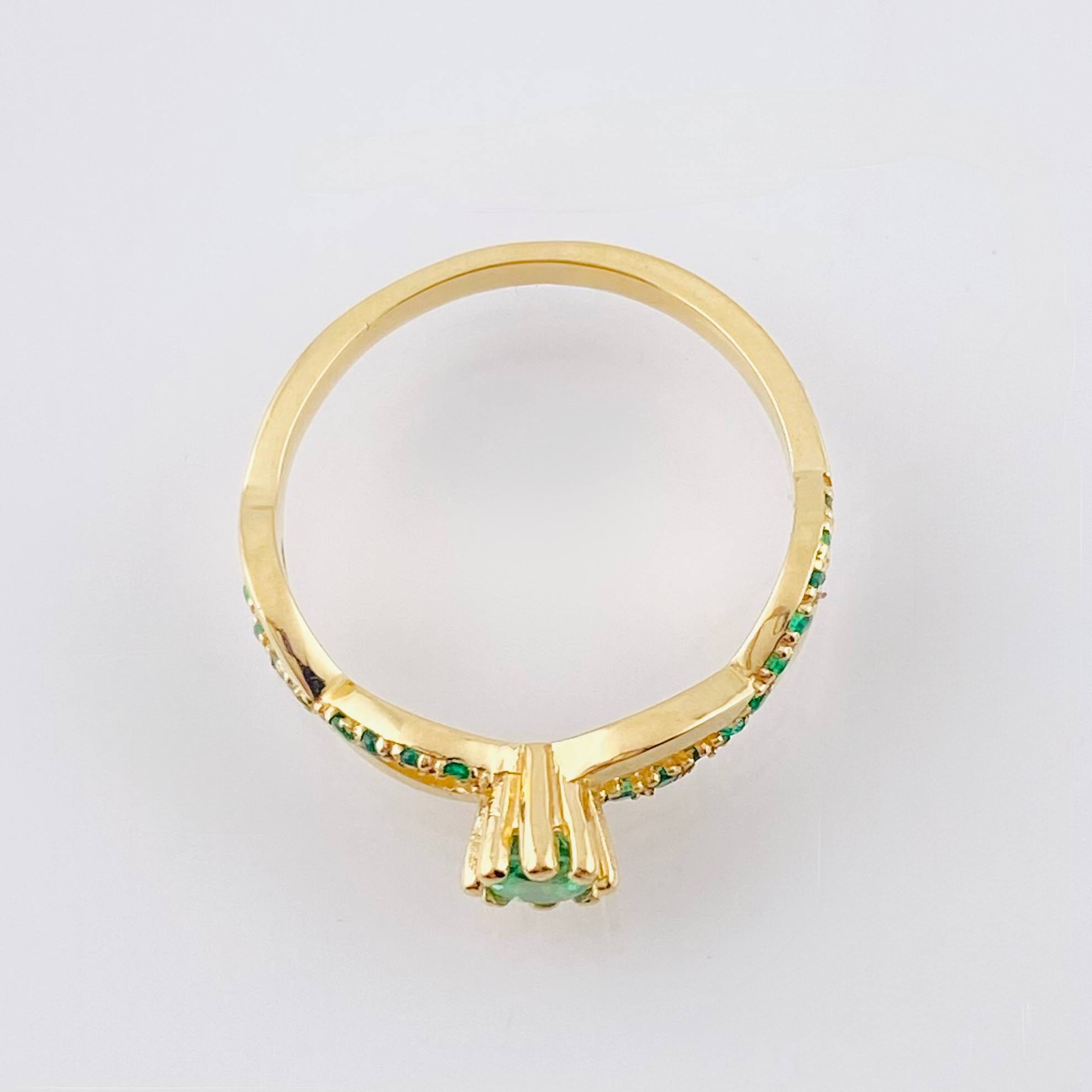 Anillo Solitario Infinito Imperial Esmeraldas 5pts 2.95gr / T7 1/4 / Oro Amarillo 18K *