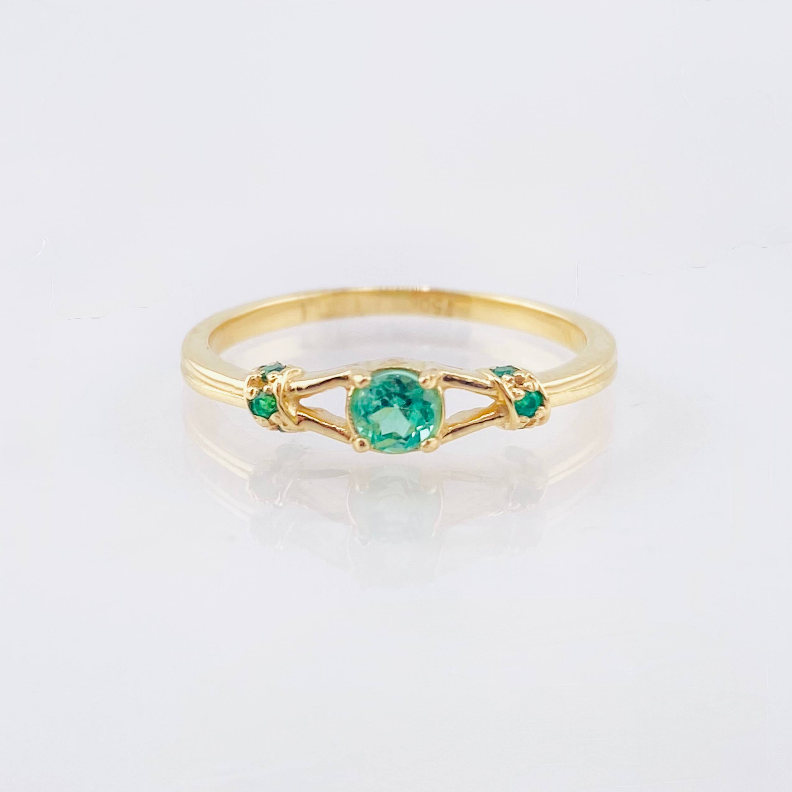 Anillo Vertices Ampliadas Esmeraldas 29pts 2gr / T7 / Oro Amarillo 18K *