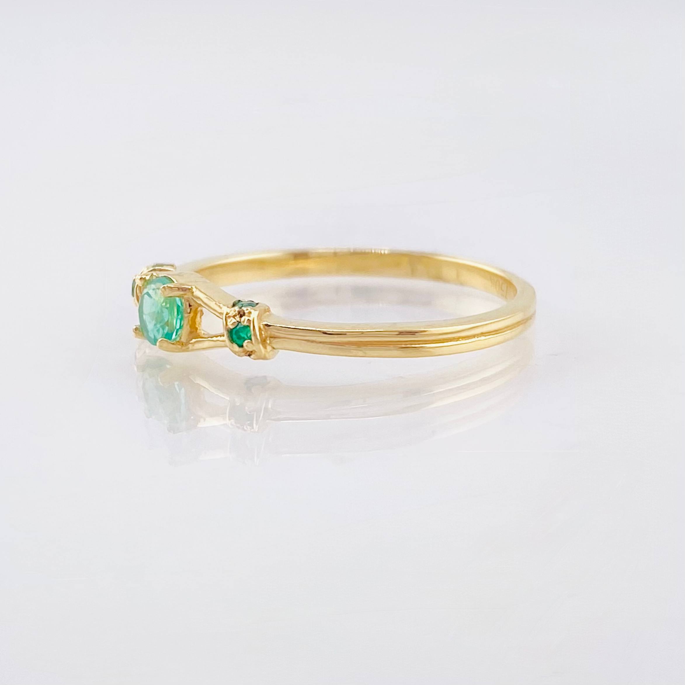 Anillo Vertices Ampliadas Esmeraldas 29pts 2gr / T7 / Oro Amarillo 18K *