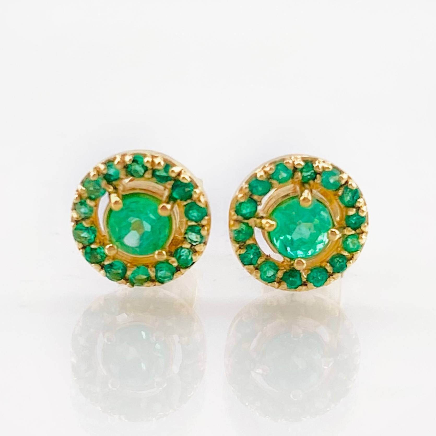 Topos Halo Circulo Esmeraldas 66pts 1.9gr / 7.2mm Oro Amarillo 18K *