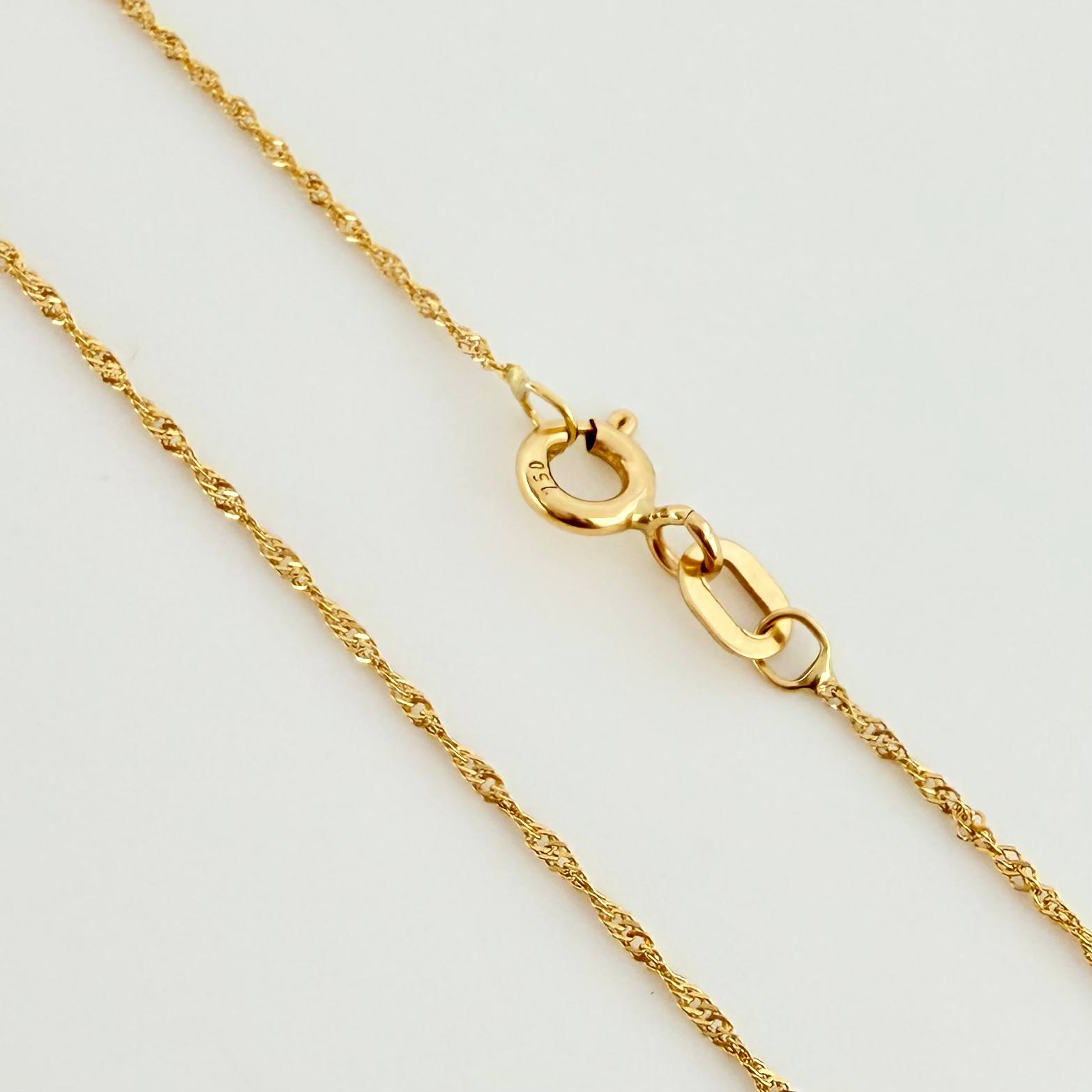Set Cadena y Dije Singapur + Virgen Guadalupe 1.25gr / 15 3/4 in / 0.9mm Oro Amarillo 18K