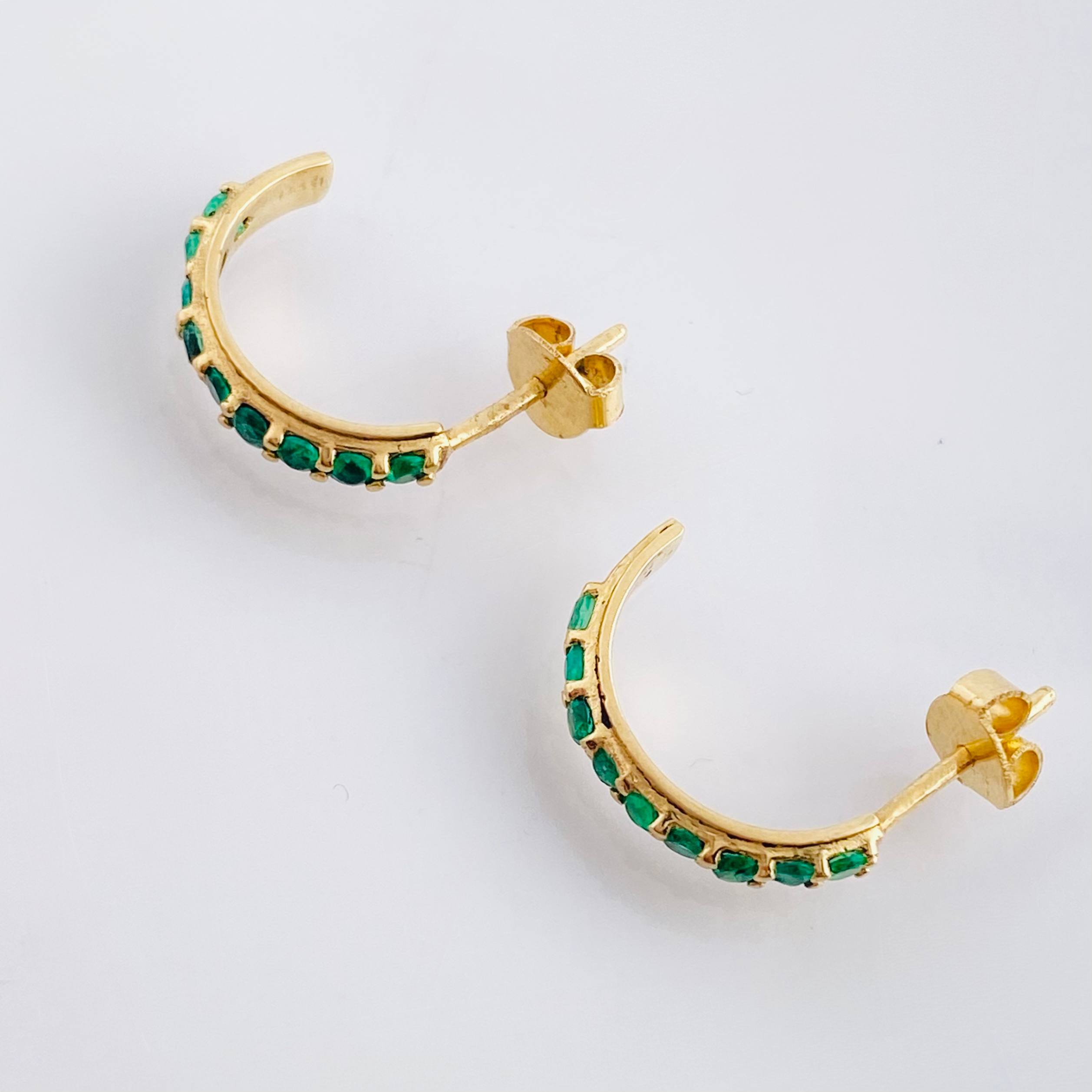 Topos Media Luna Esmeraldas 70pts 2.35gr / 3/4 in / Oro Amarillo 18K *