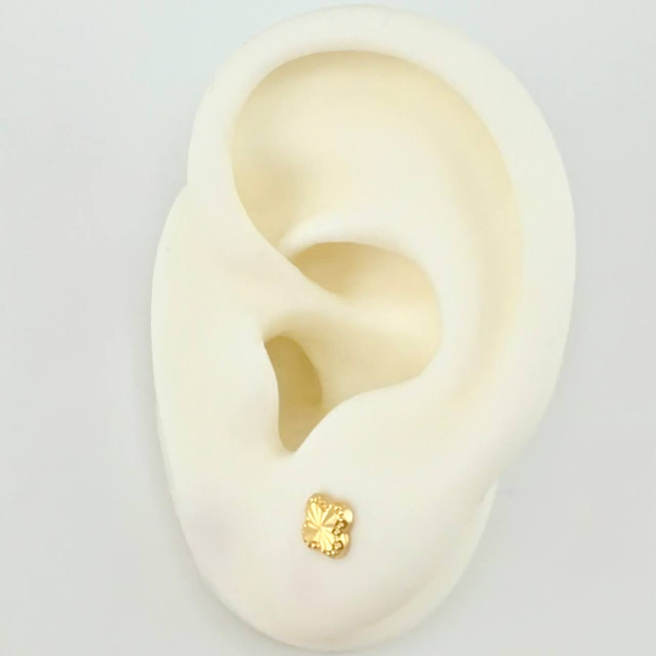 Topos Trébol Diamantado 0.55g / in / 5.2mm Oro Amarillo 18K