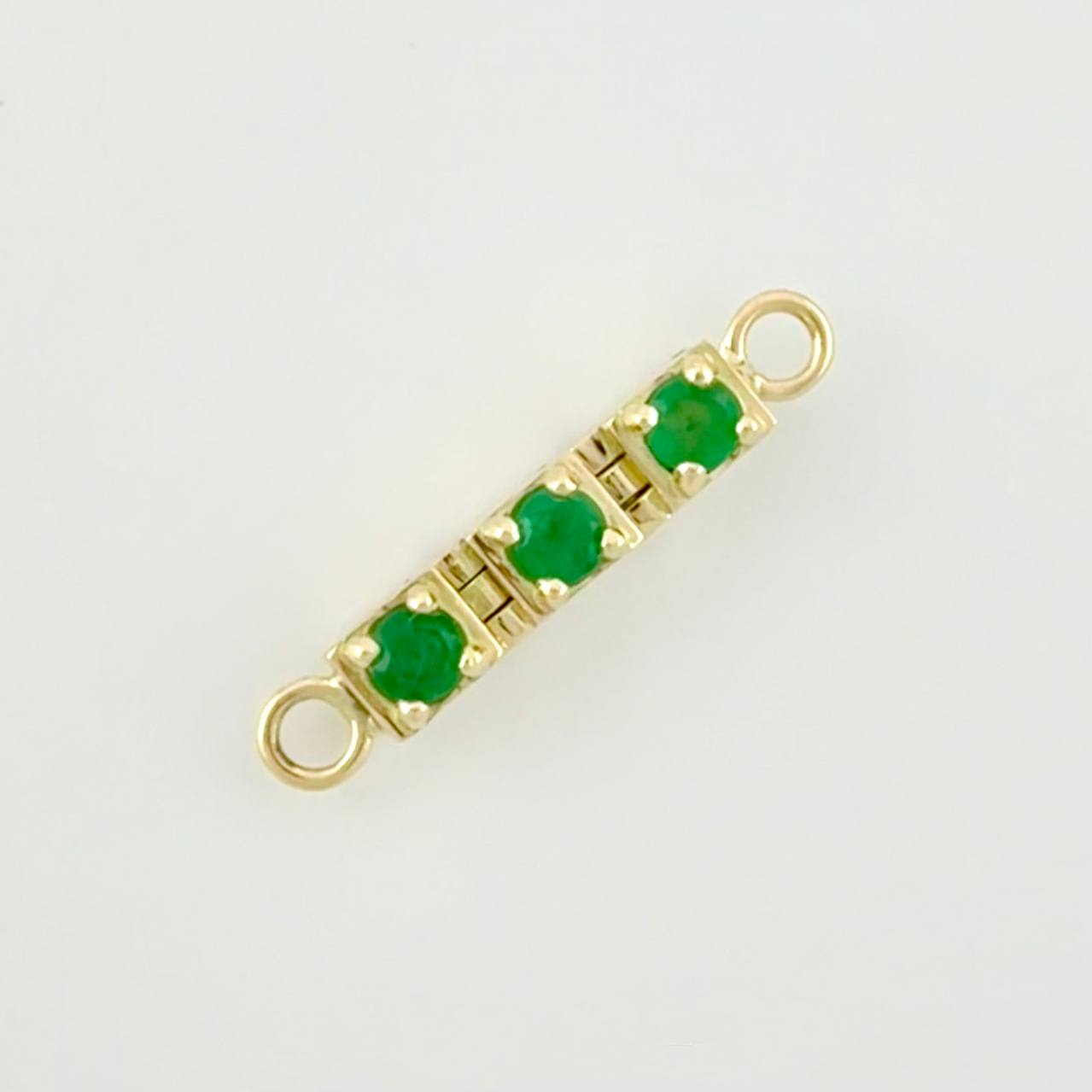 Charm Vertical Trilogy Emeralds 15pts 1.15g / 3/4 in 18K Yellow Gold