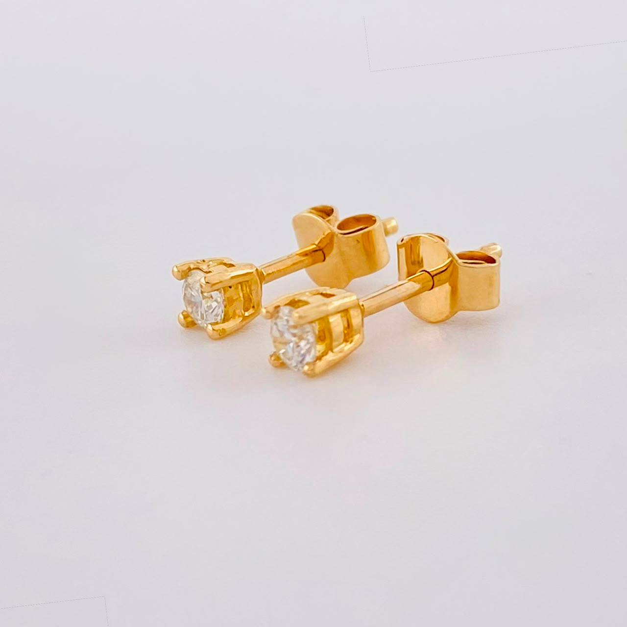 Topos Cuatro Garras Diamantes 25pts 1.15g / in / 3.4mm Oro Amarillo 18K
