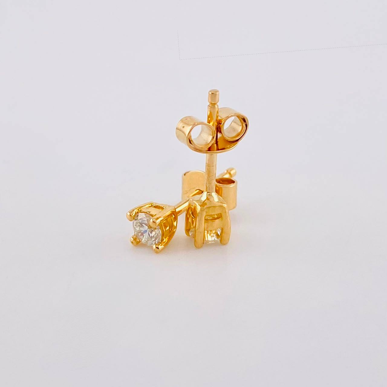 Topos Cuatro Garras Diamantes 25pts 1.15g / in / 3.4mm Oro Amarillo 18K