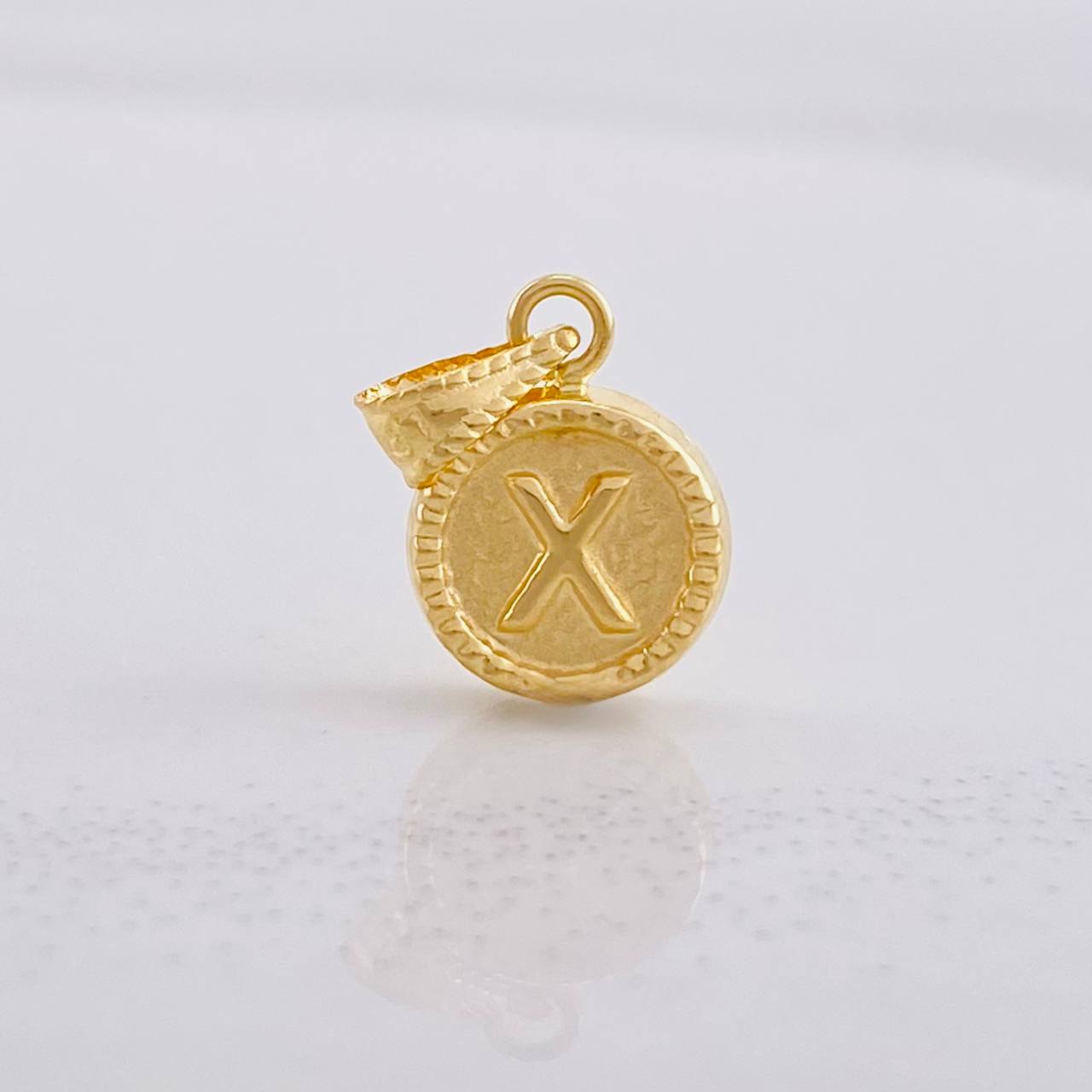 Dije Circulo Letra X 0.4g / 1/2 in Oro Amarillo 18K
