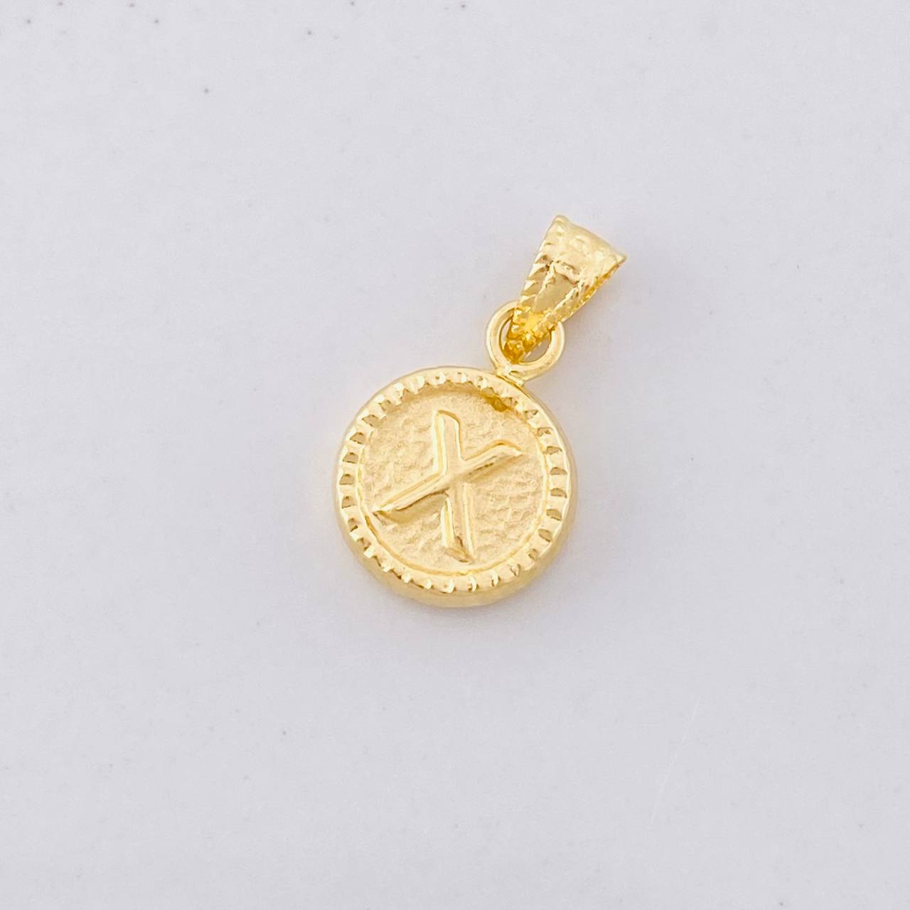 Dije Circulo Letra X 0.4g / 1/2 in Oro Amarillo 18K
