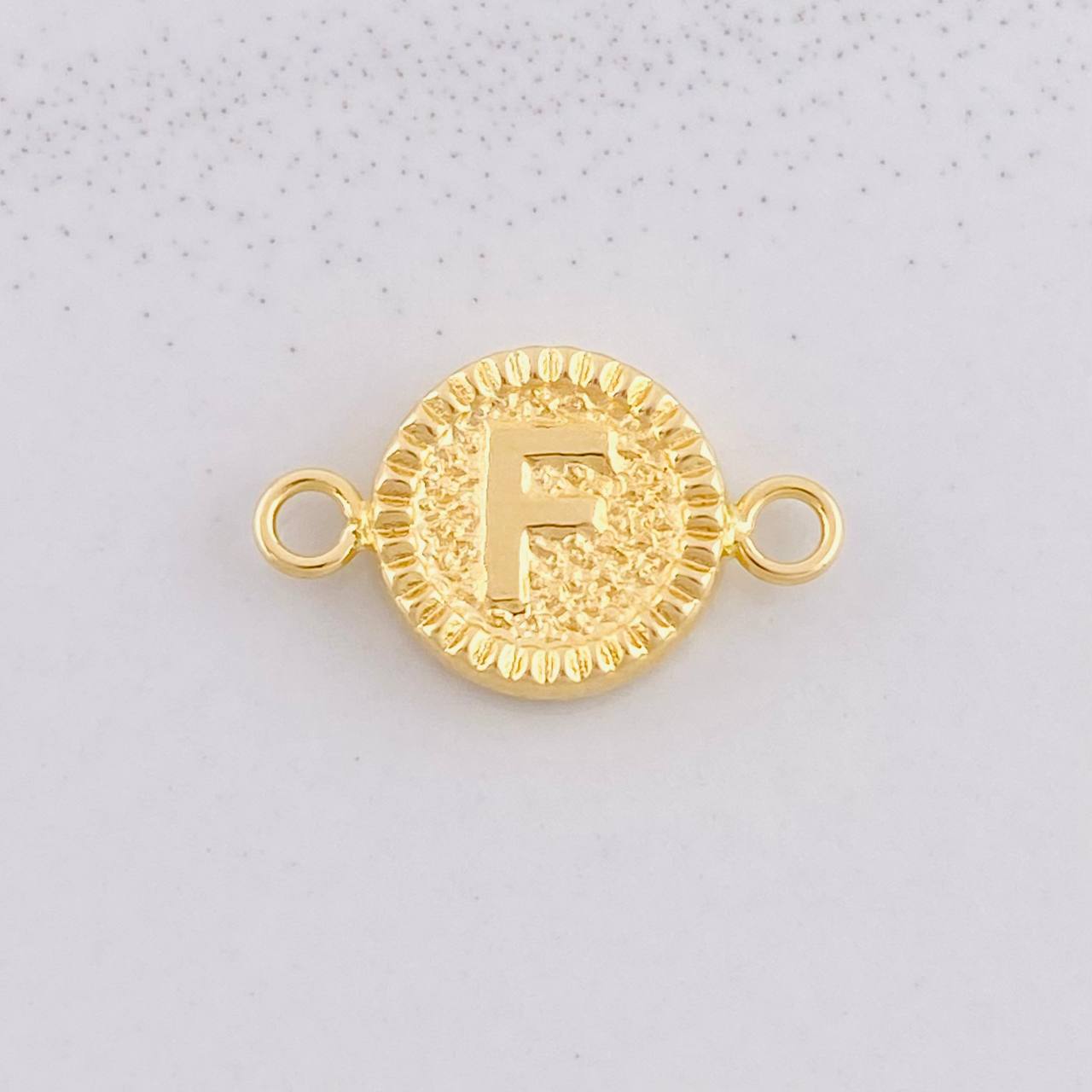 Herraje Circulo Letra F 0.6g / 3/4 in Oro Amarillo 18K