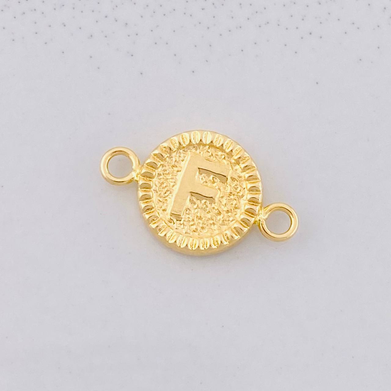 Herraje Circulo Letra F 0.6g / 3/4 in Oro Amarillo 18K