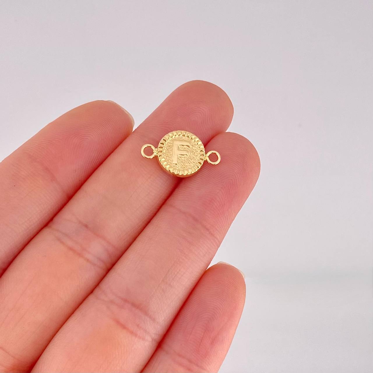 Herraje Circulo Letra F 0.6g / 3/4 in Oro Amarillo 18K