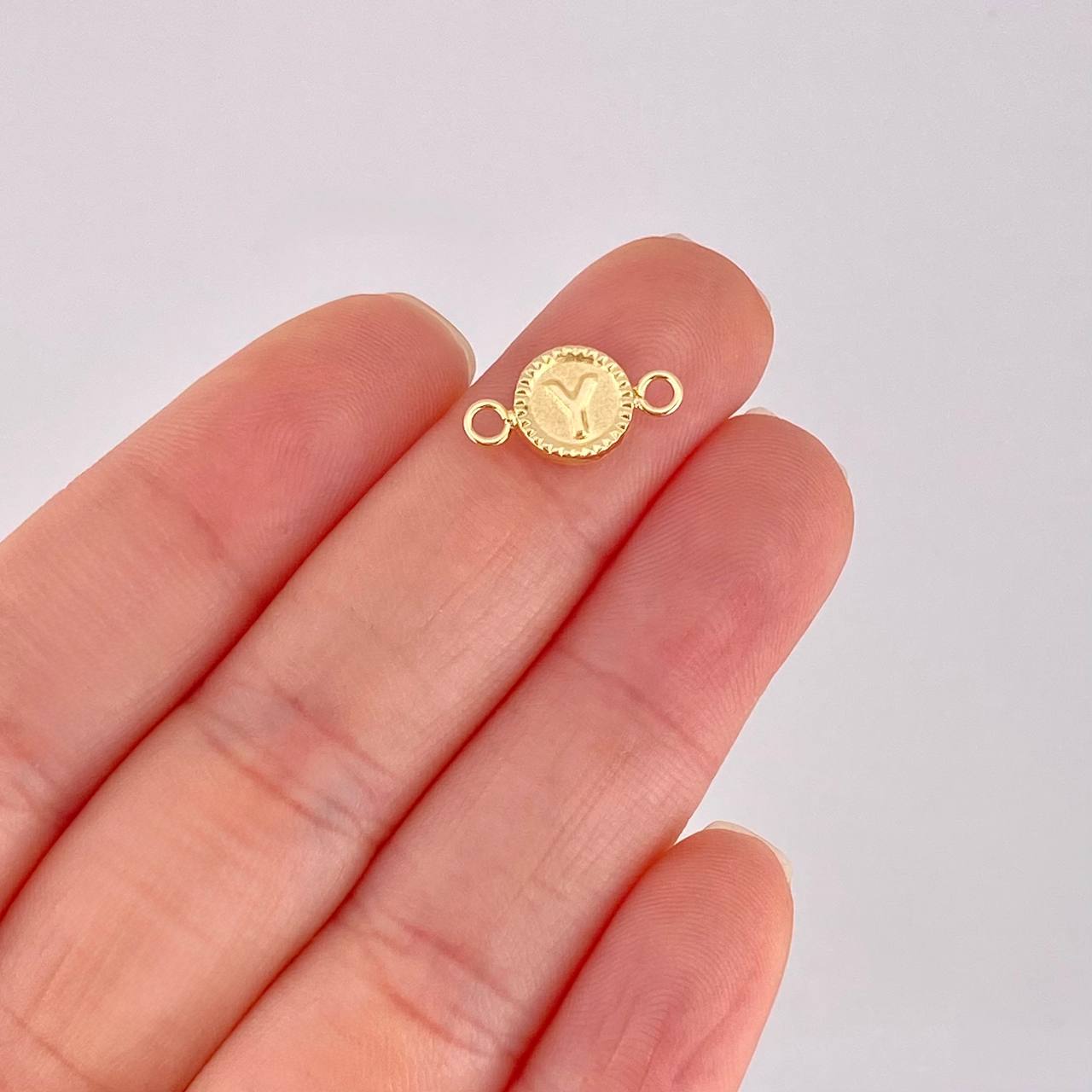 Charm Circle Letter Y 0.45g / 1/2 in Yellow Gold 18K