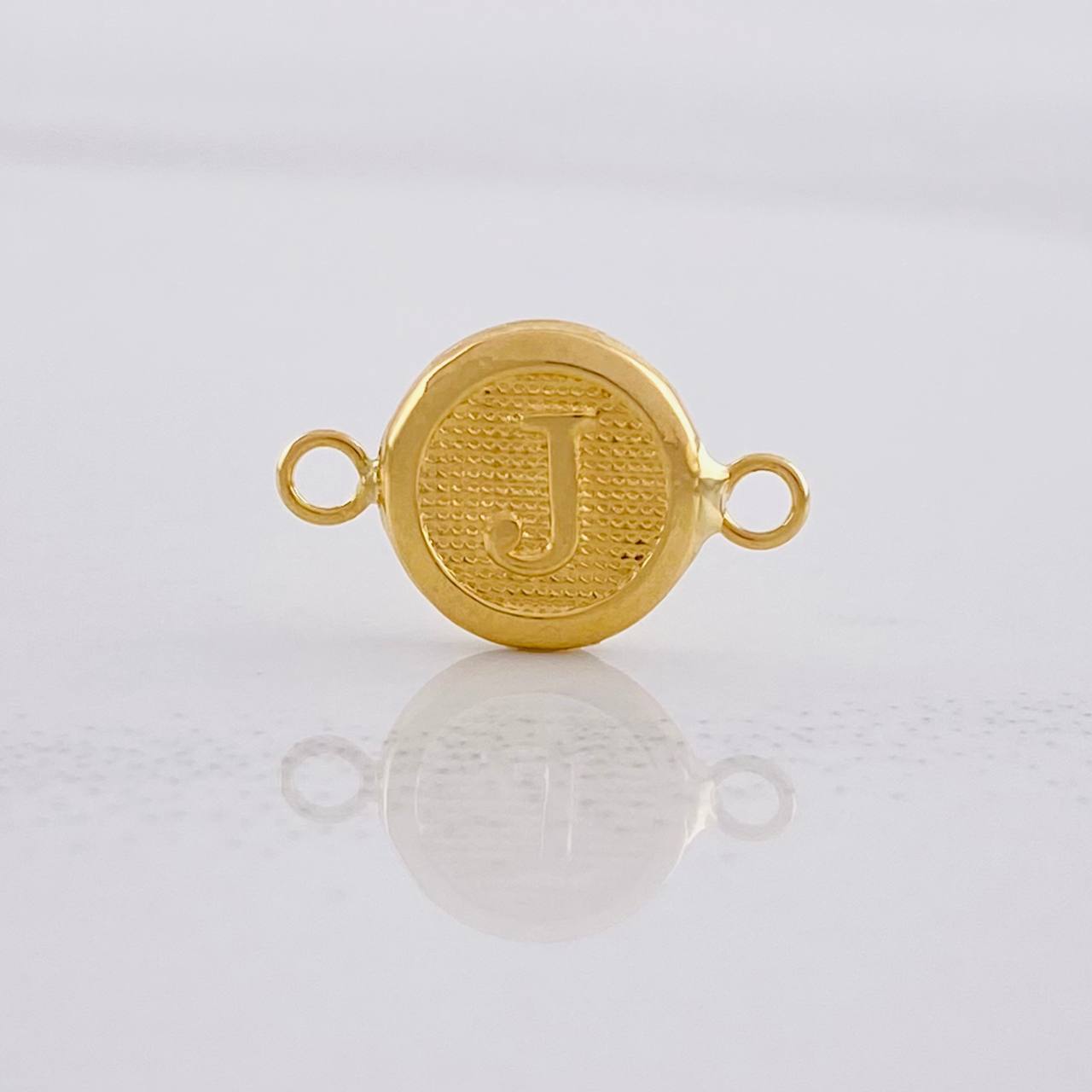 Herraje Circulo Letra J 0.35g / 1/2 in Oro Amarillo 18K