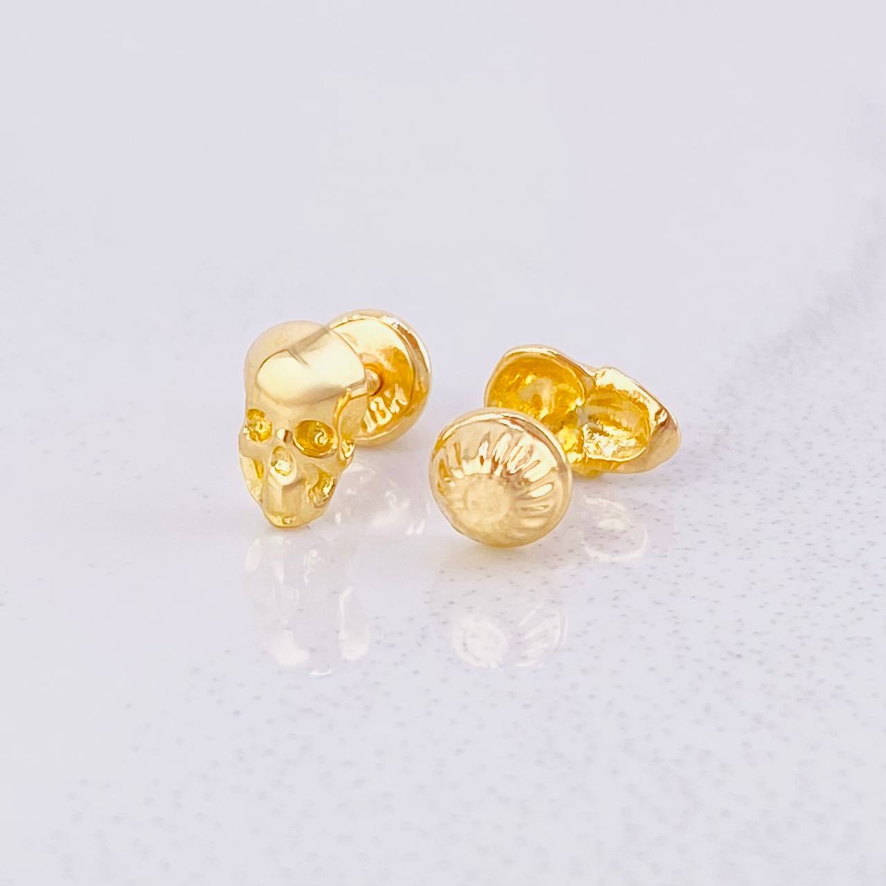 Topos Calavera 1.2g / in / 7.7mm Oro Amarillo 18K