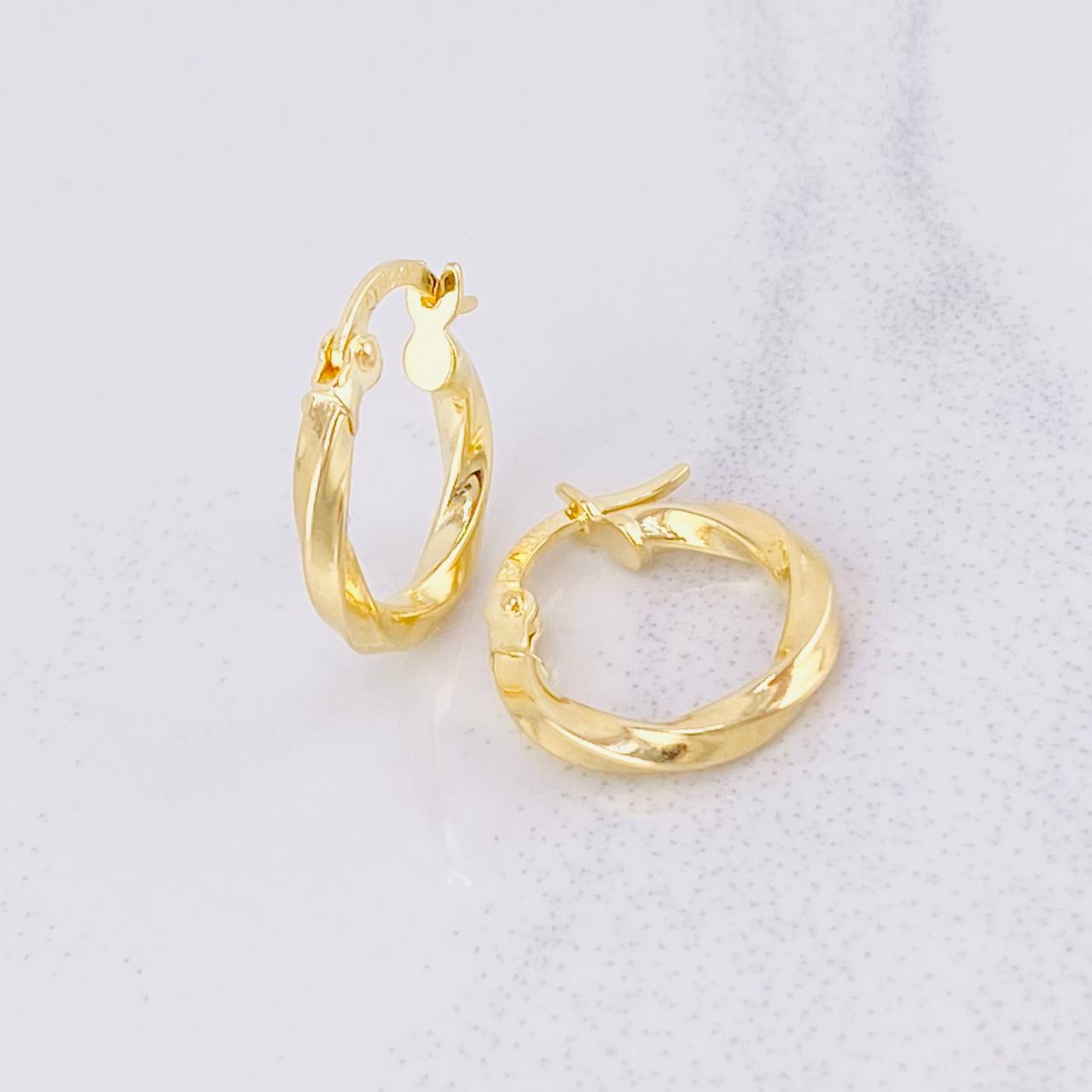 Candongas Kari 1.1g / 1/2 in Oro Amarillo 18K