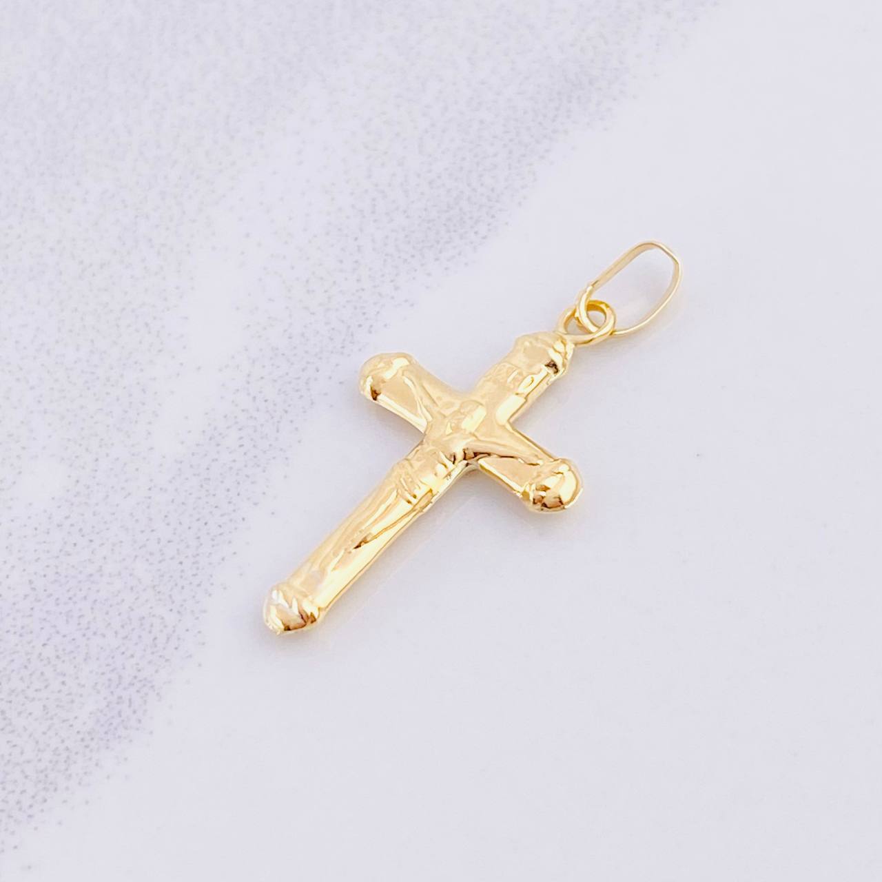 Dije Cruz Cristo 0.7g / 1 in Oro Amarillo 18K