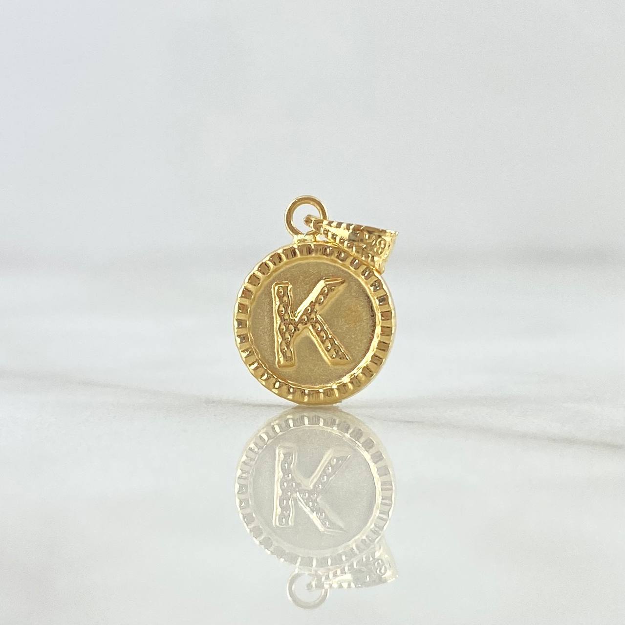 Pendant Letter K Matte 0.6gr / 1.5cm / Yellow Gold 18K Bordered Charger Circle