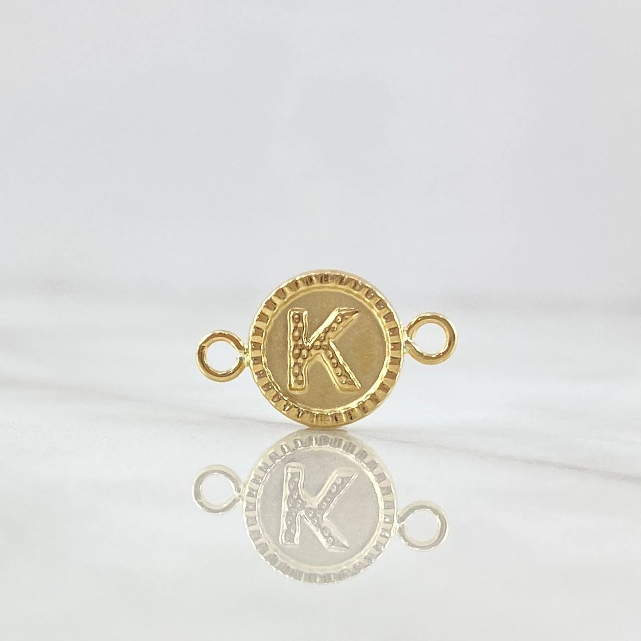 Herraje Letra K Mate 0.65gr / 1cm-1.7cm / Circulo Bordeado Oro Amarillo 18K ©