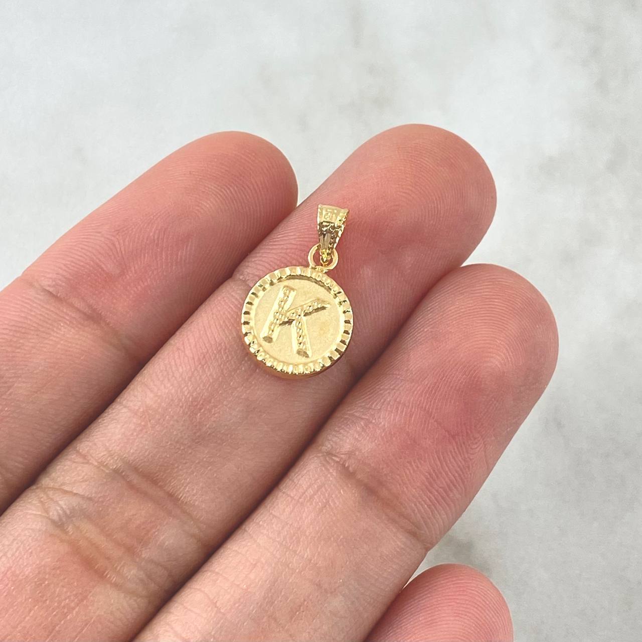 Pendant Letter K Matte 0.6gr / 1.5cm / Yellow Gold 18K Bordered Charger Circle