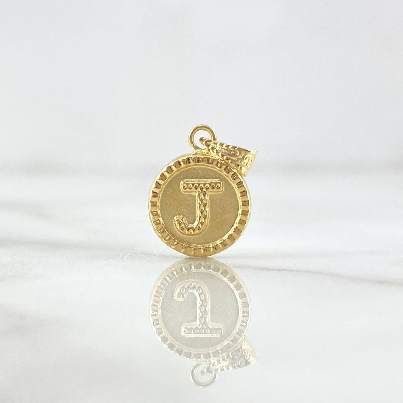 Pendant Letter J Matte 0.6gr / 1.7cm / Yellow Gold 18K Bordered Circle