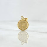 Dije Letra E Mate 0.65gr / 1.5cm / Circulo Cargador Bordeado Oro Amarillo 18K ©