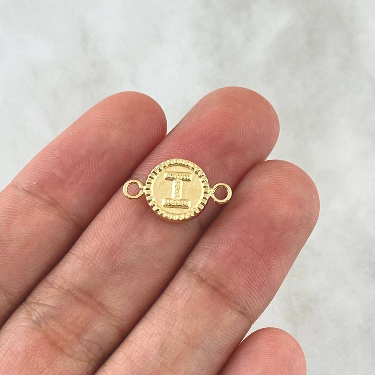 Herraje Letra I Mate 0.6gr / 1.6cm-Circular Bordeado  Oro Amarillo 18K *