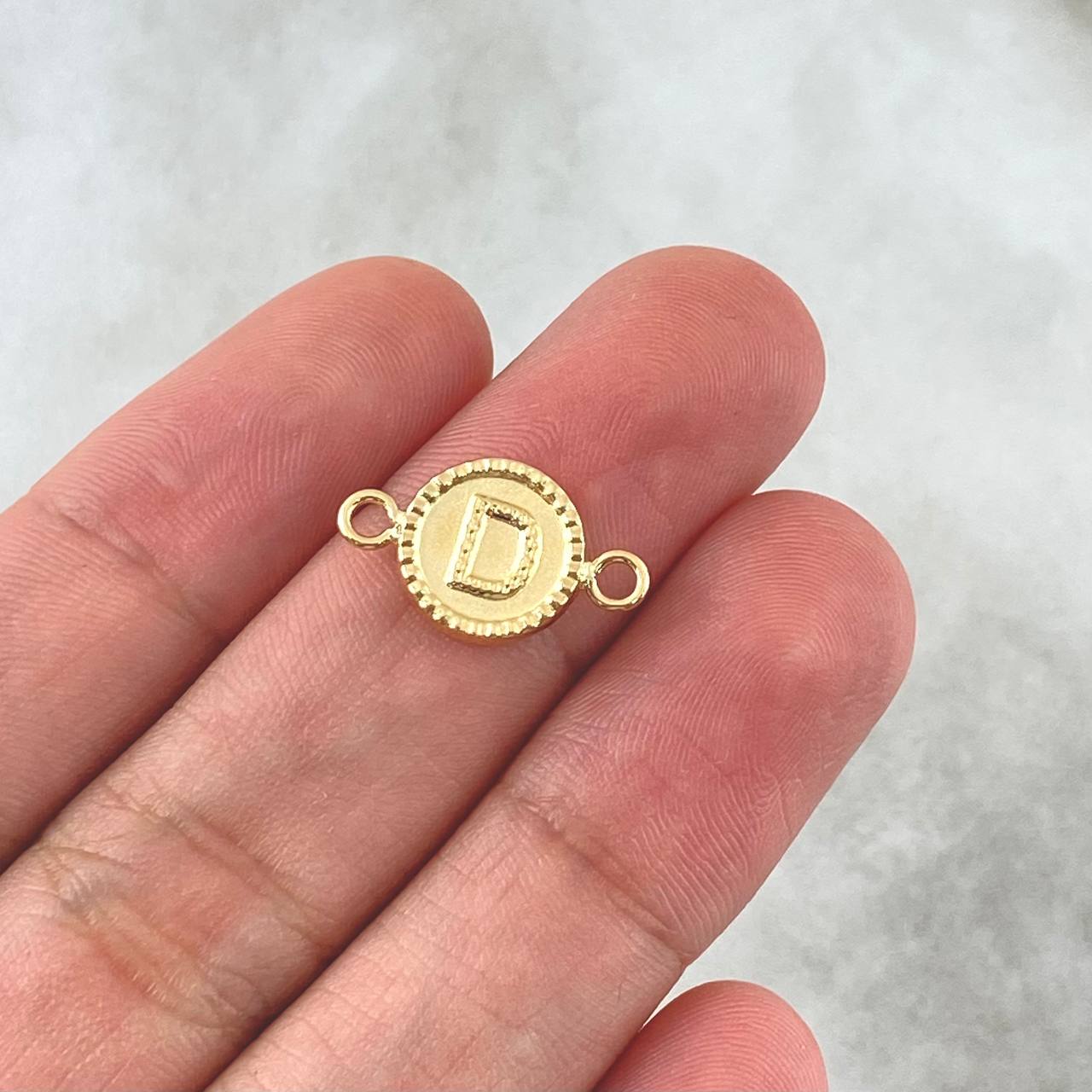 Charm Letter D 0.65gr / 0.7in / Bordered Circle 18K Gold ©