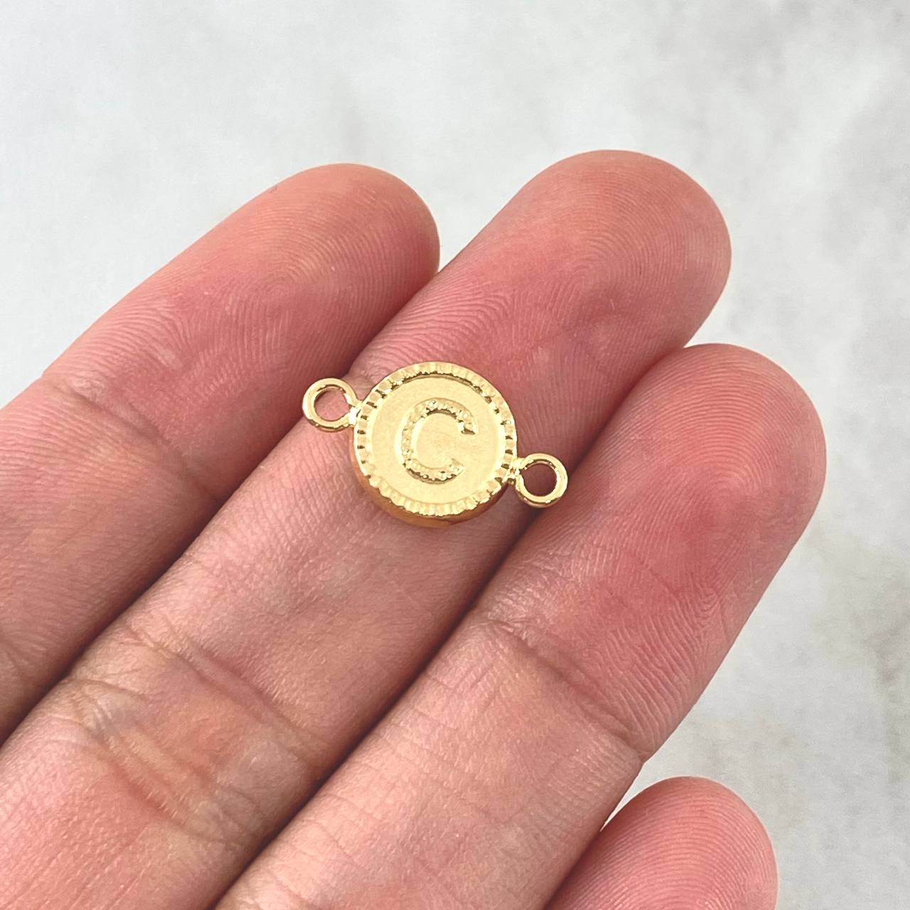 Charm Letter C Matte 0.6gr / 1.7cm / Circular Edged Yellow Gold 18K
