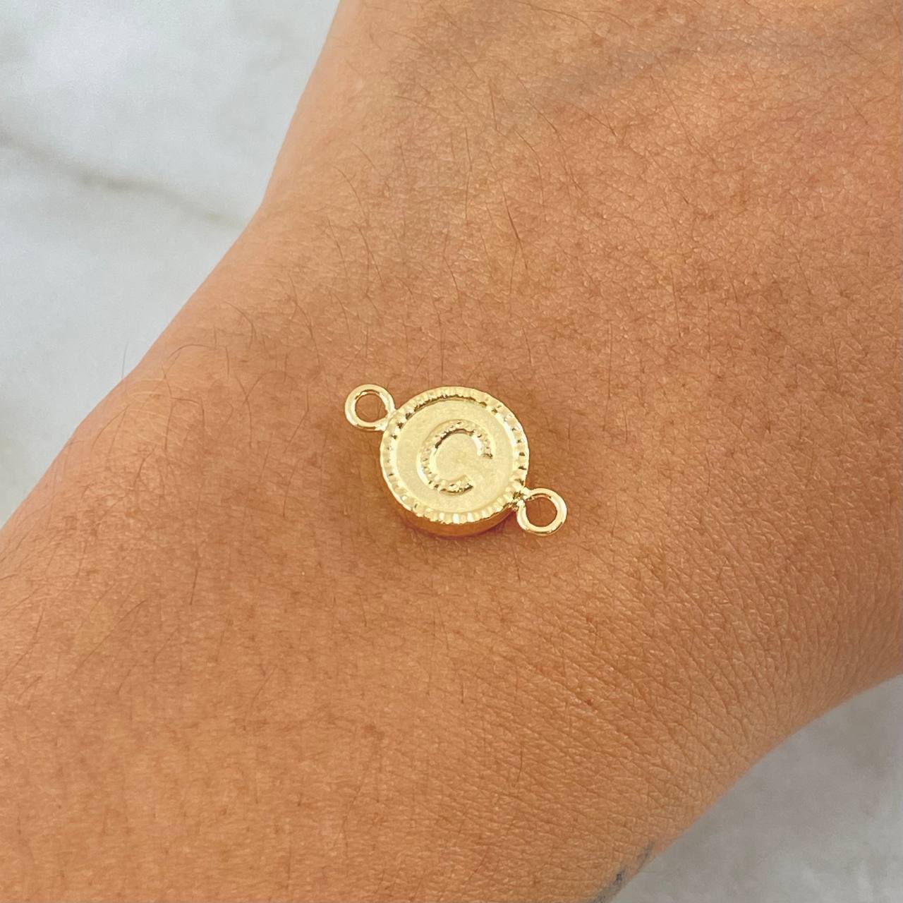 Charm Letter C Matte 0.6gr / 1.7cm / Circular Edged Yellow Gold 18K