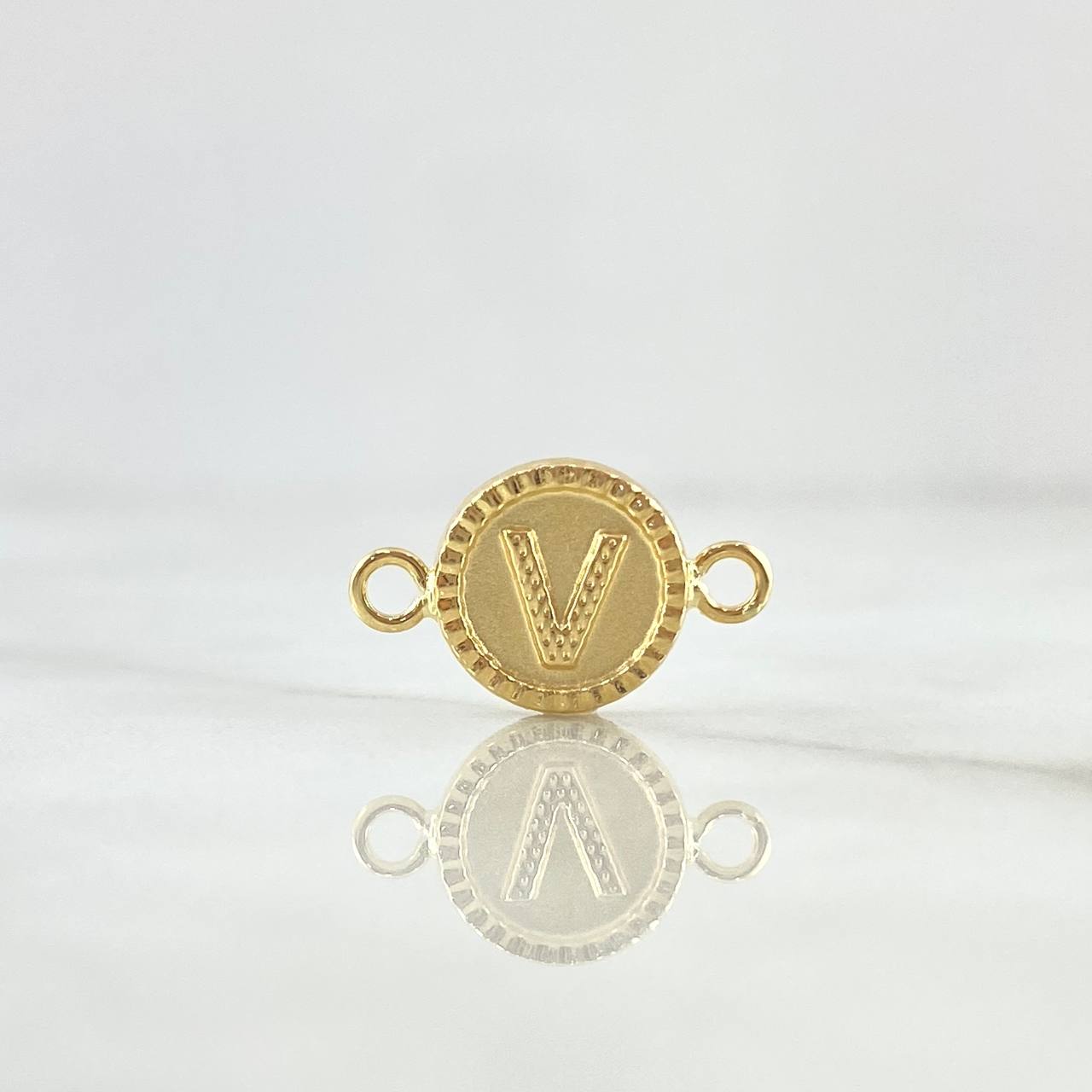 Charm Letter V Matte 0.55gr / 1cm-1.7cm / Yellow Gold 18K Bordered Circle ©