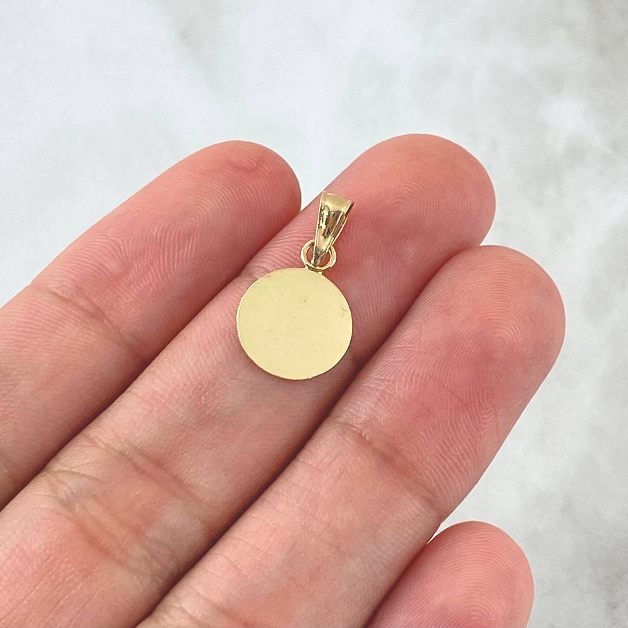 Dije Placa Circulo 0.4gr / 1.7cm / Oro 18K