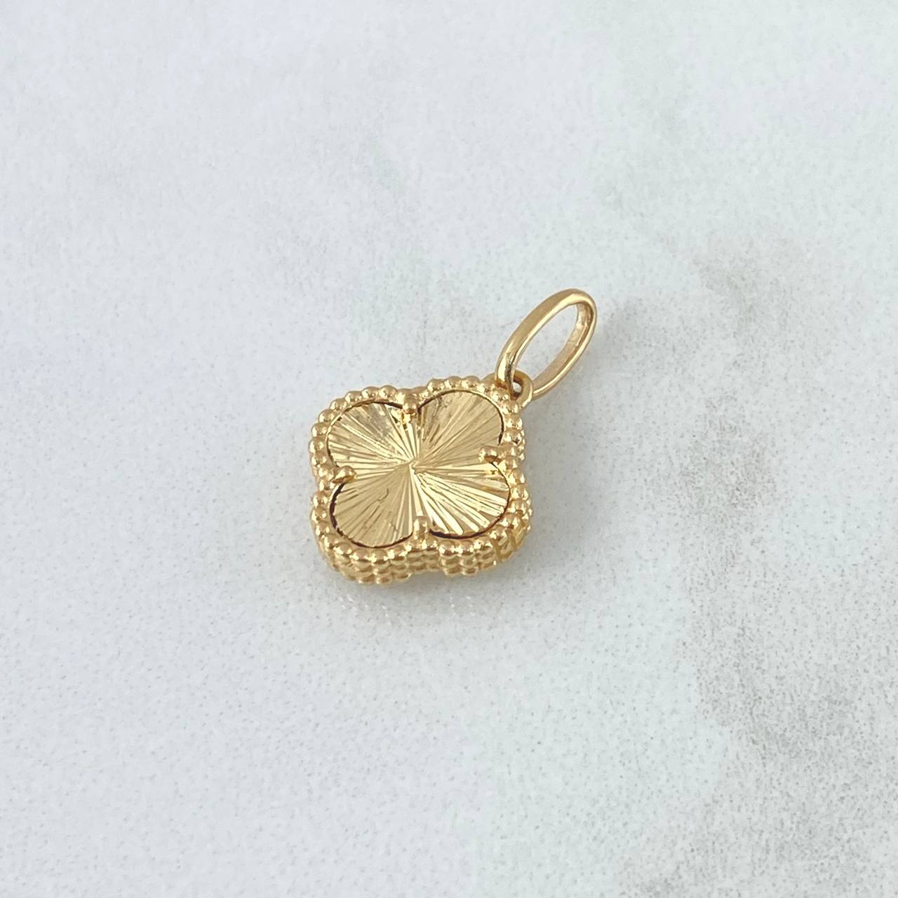 Dije Trebol VCyA 1.65gr / 1.7cm / Diamantado Punteado Oro Amarillo 18K