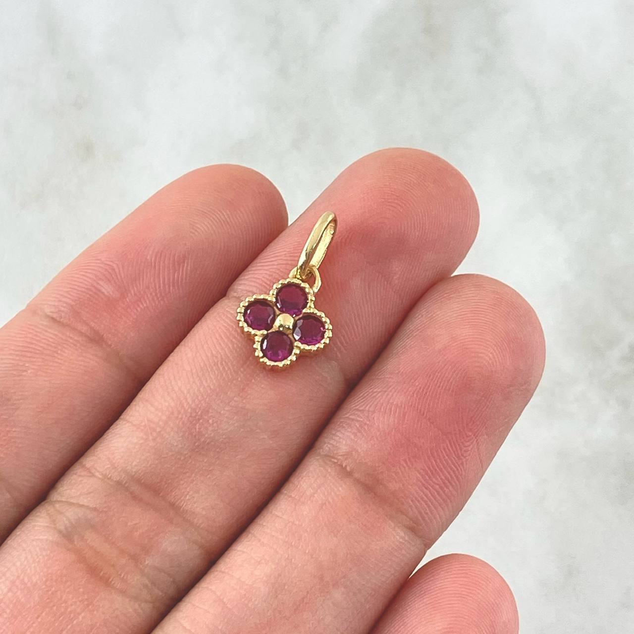 Pendant Textured Edge Flower 1.15gr / 1.5cm / Fuchsia Zircons 18K Yellow Gold ©